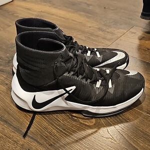Nike Zoom Clearout Sz 10.5 Black White